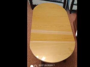 Center table oval shape in dwaring room