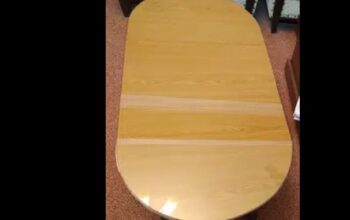 Center table oval shape in dwaring room