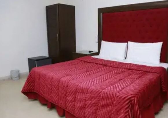 HOTEL EXECUTIVE INN Near University of Central Punjab(UCP)