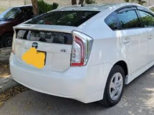 TOYOTA PRIUS 2011 REG 2014 S LED for sale in karachi