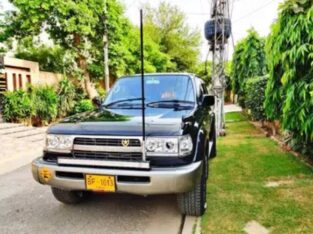 Toyota Land cruiser petrol 4×4 for sale in lahore