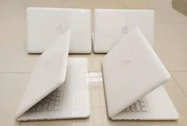 Laptop of Apple Macbook A1342 with original battry