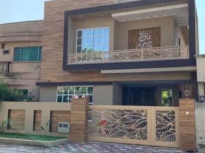 10Marla Double Unit House For Sale in Bahria Town