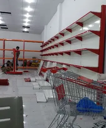 Store Racks (same like new) for sale in Kasur