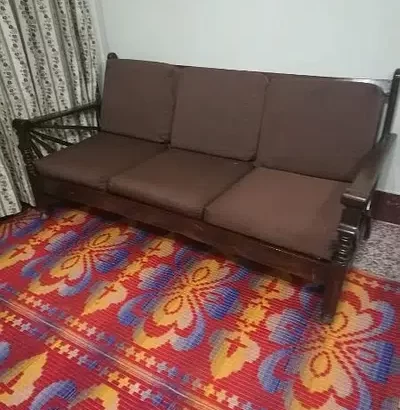 5 seater sofa set for sell in Dina