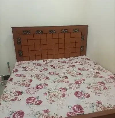 Bed with mattres for sell in Islamabad