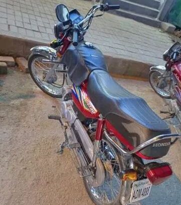 honda cd70 one handed use!cash sale only ,no excha