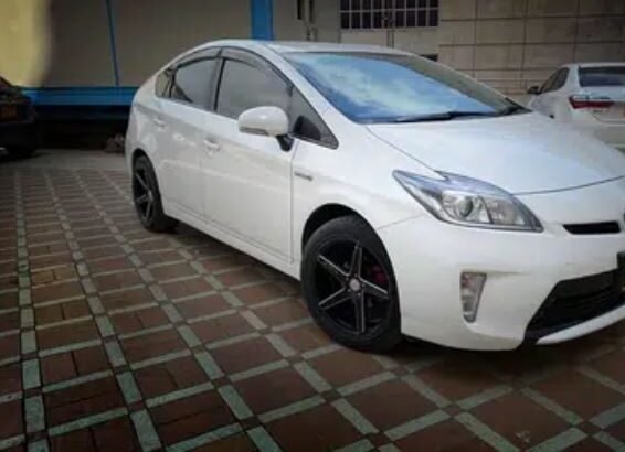 Prius 2013 for sale in karachi