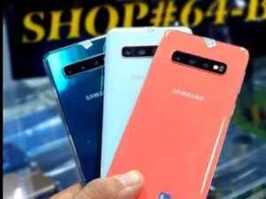 Samsung Galaxy S10 Dotted With Fast Charger