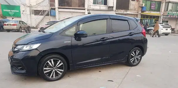 Honda Fit 17 Model Sell In 9th Avenue Islamabad Punjab Ads