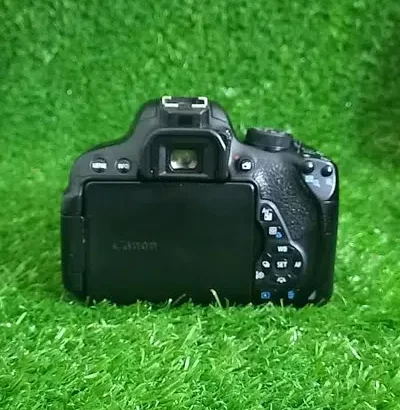 CANON CAMERA 700D WITH KIT LENS SELL IN Gujrat