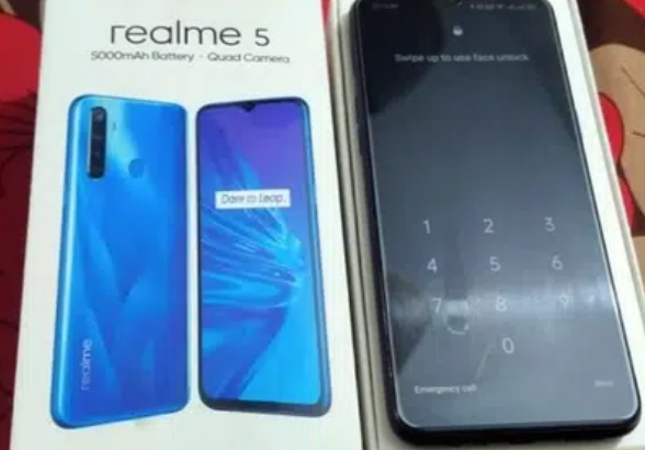 realme 5,4/64,with box,10/10 for sale in lahore