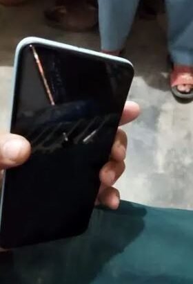 i want to selling my redmeii note 9. . . with comp