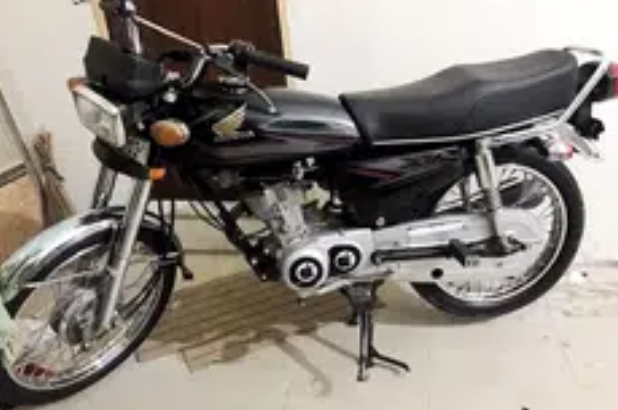 Honda CG 125 Black color 10/9 for sale