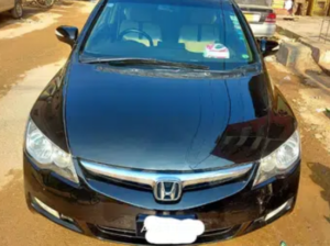 i m selling my honda civic black clour 80% orignal