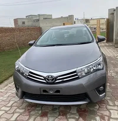 Toyota Corolla Gli 1.3 Auto model 2016 sell Multan